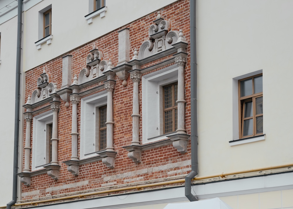 Фрагмент дворового фасада времен нарышкинского барокко